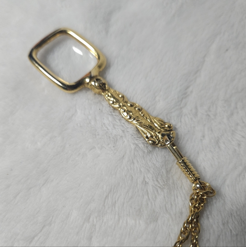 VTG Gold Tone Magnifying Glass Pendant Necklace